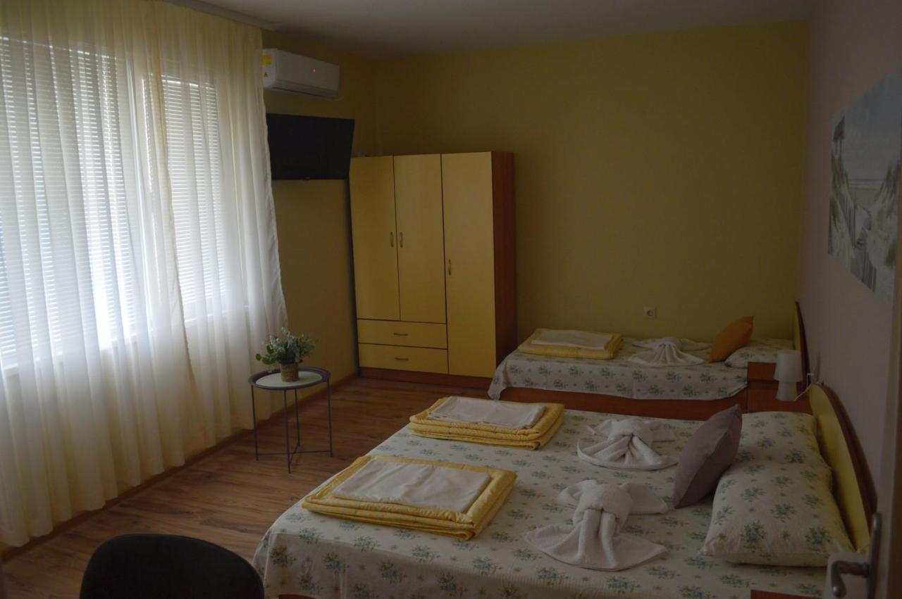 Yanis Hotel Chernomorets Ngoại thất bức ảnh