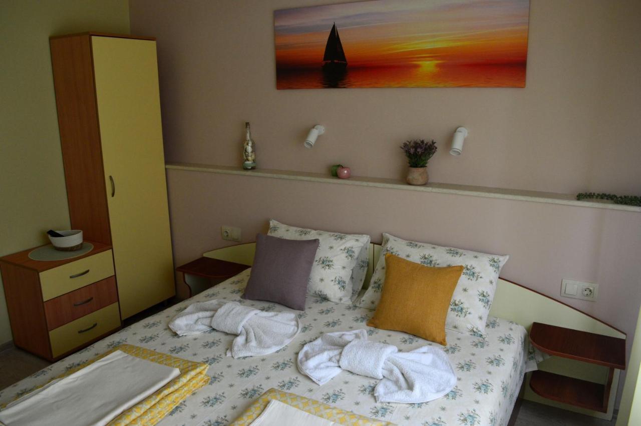 Yanis Hotel Chernomorets Ngoại thất bức ảnh