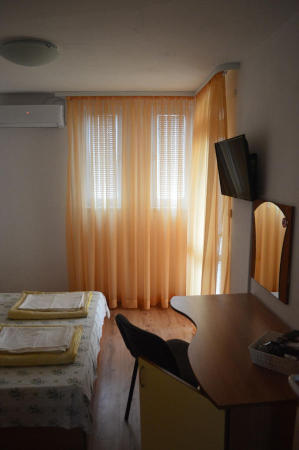 Yanis Hotel Chernomorets Ngoại thất bức ảnh