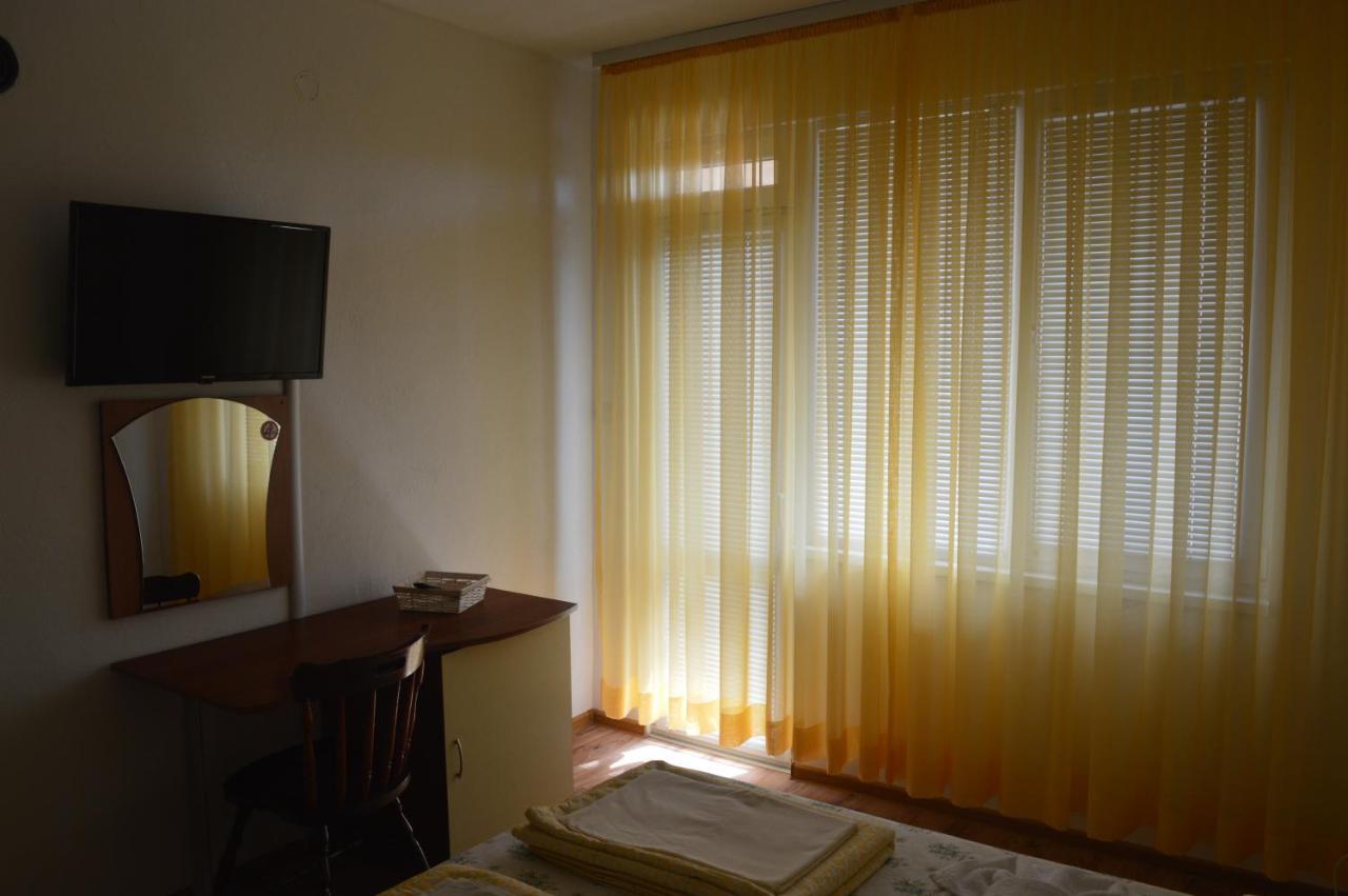 Yanis Hotel Chernomorets Ngoại thất bức ảnh