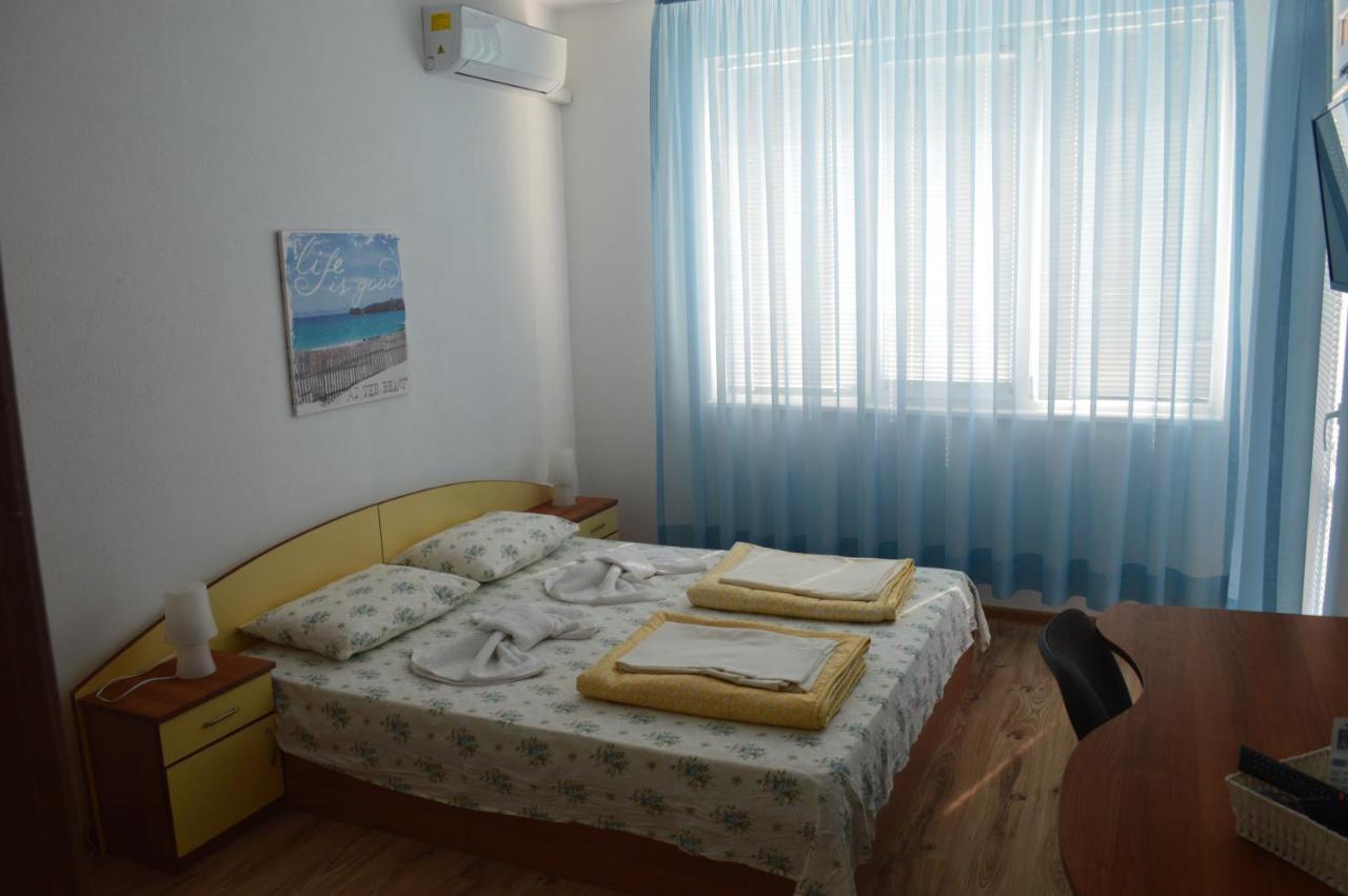 Yanis Hotel Chernomorets Ngoại thất bức ảnh