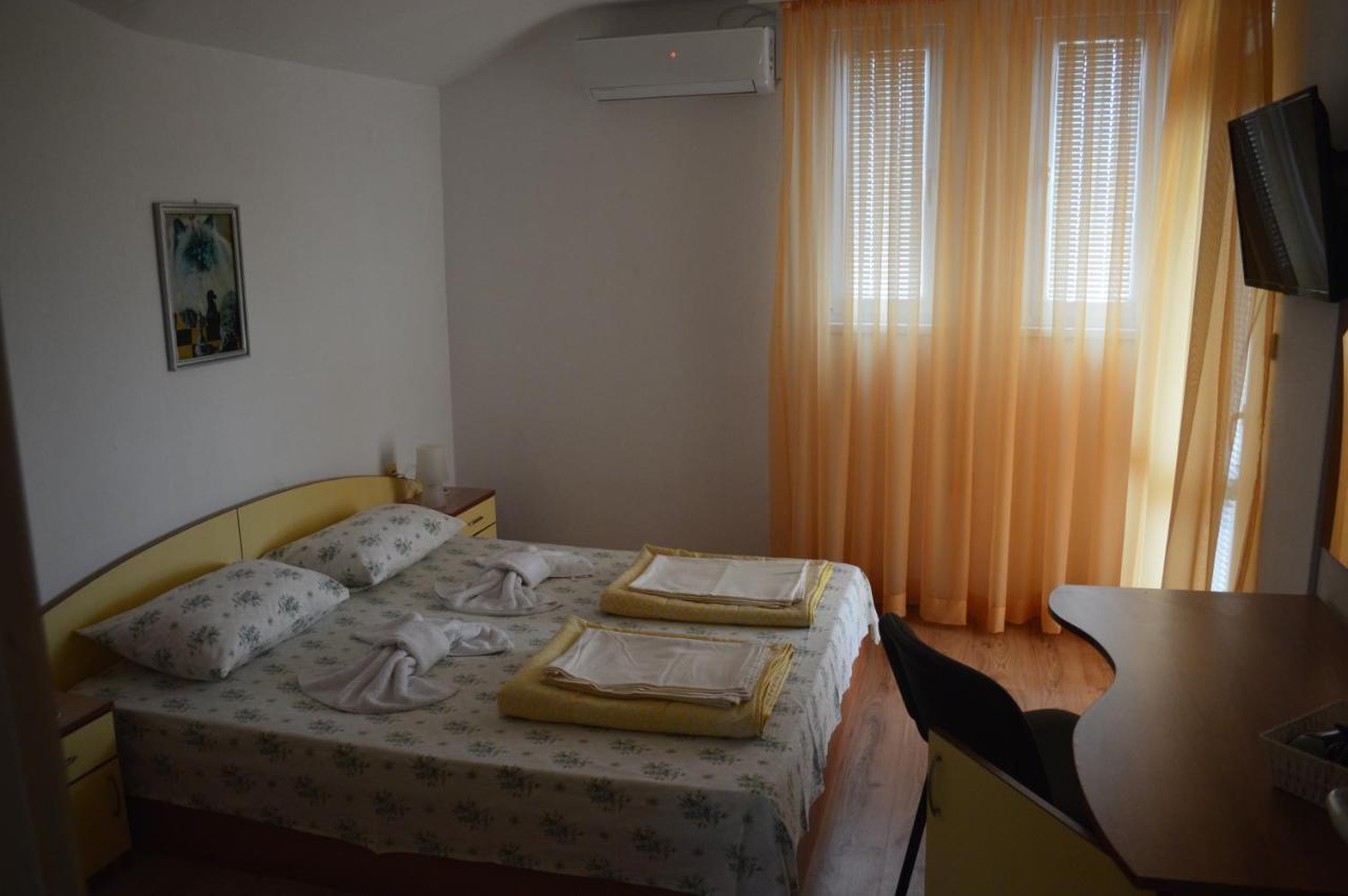 Yanis Hotel Chernomorets Ngoại thất bức ảnh