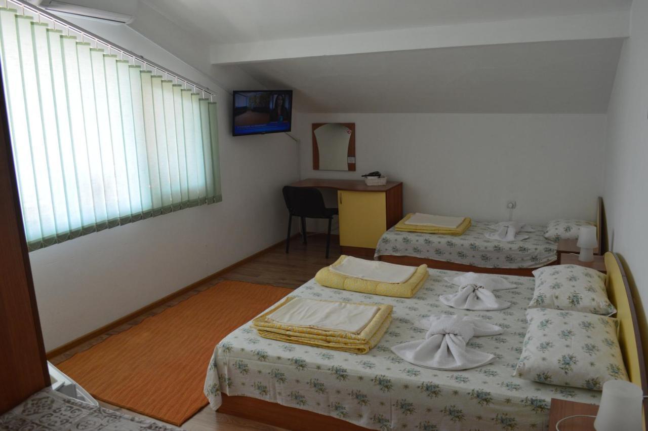 Yanis Hotel Chernomorets Ngoại thất bức ảnh