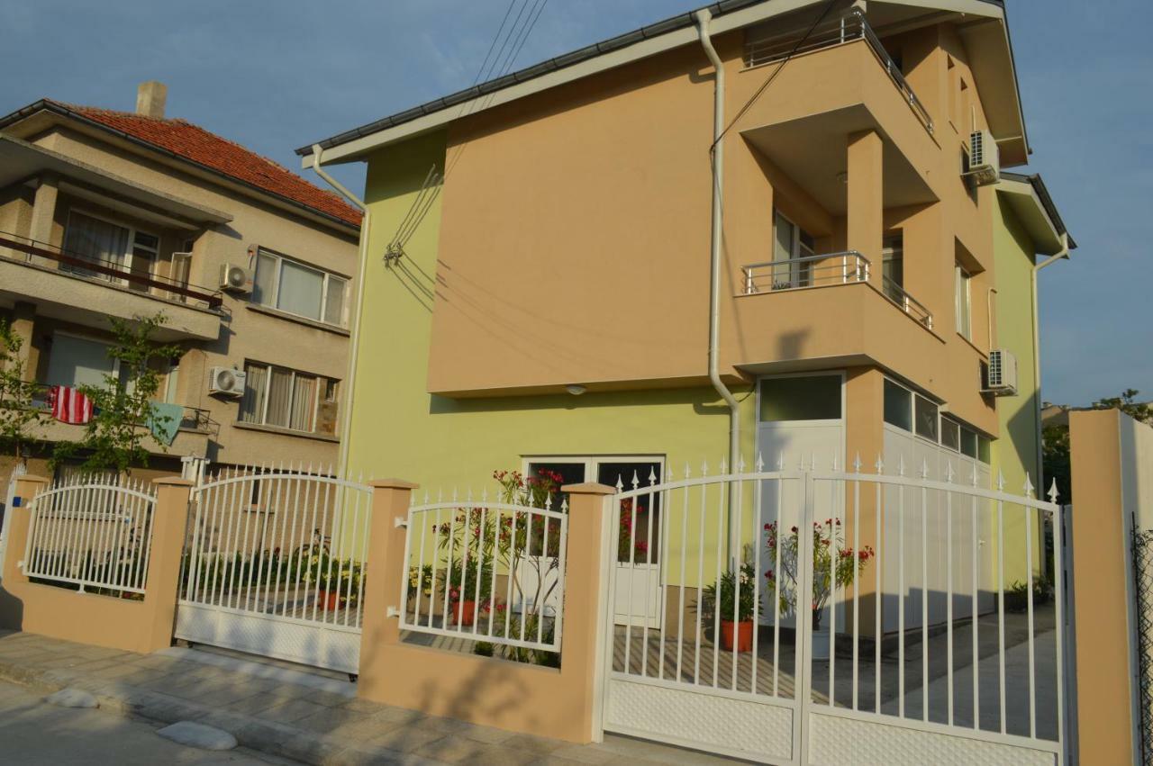 Yanis Hotel Chernomorets Ngoại thất bức ảnh